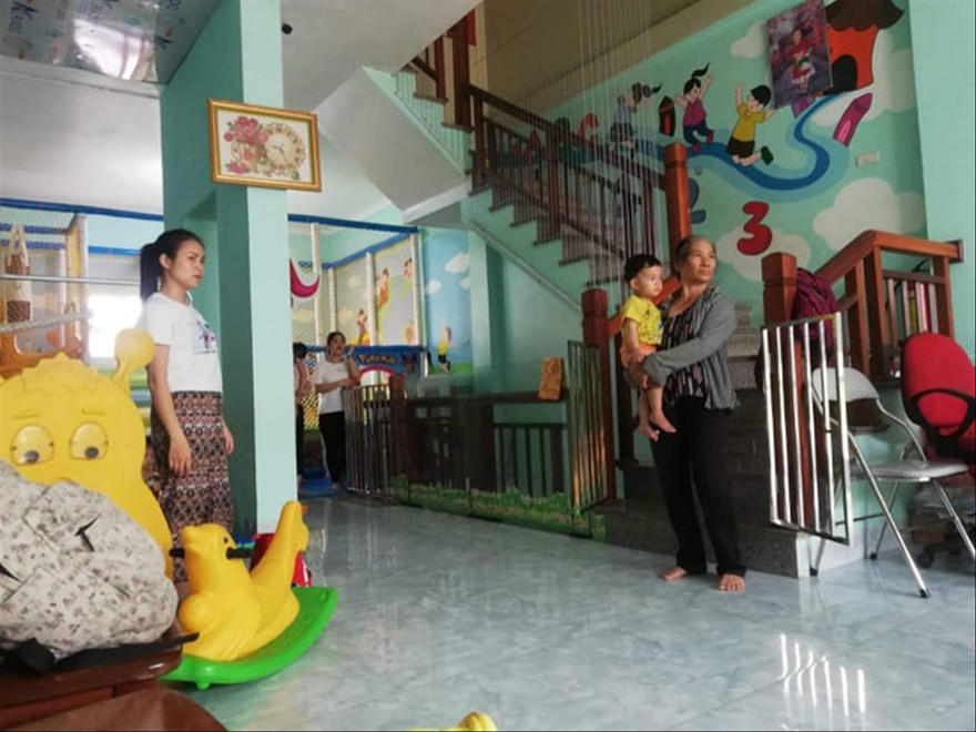 Phụ huynh đón trẻ về trong ngày 16/9 