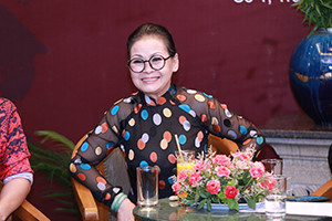 Khánh Ly: "Tôi đủ yêu Trịnh Công Sơn để có thể sống với ông mãi cho đến ngày tôi... gặp lại ông" ảnh: đỗ thế dương