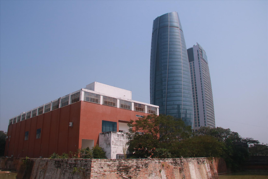 Bảo tàng Đà Nẵng, Trung tâm hành chính TP Đà Nẵng là các công trình xâm hại, xây dựng trên nền cốt và vùng đệm di tích quốc gia đặc biệt thành Điện Hải Ảnh: Nguyễn Thành