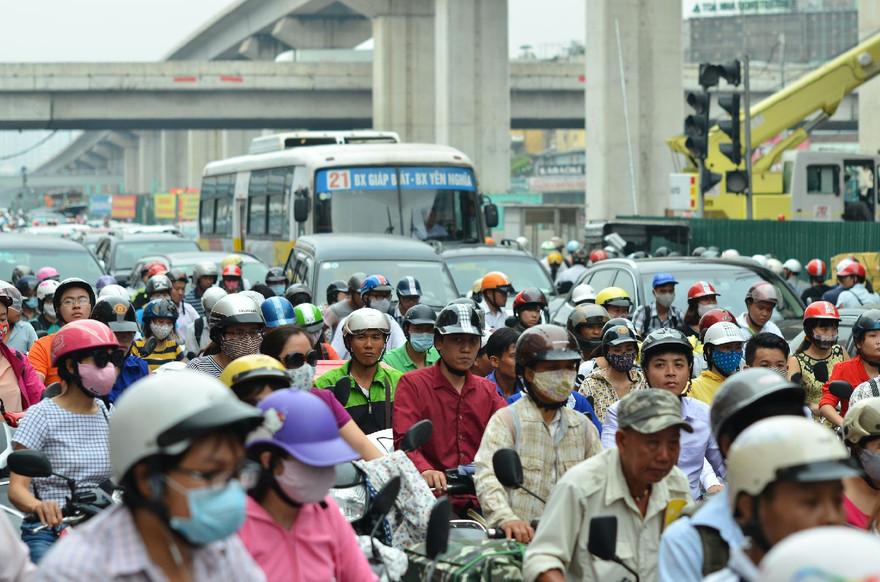Xe máy được cho là "thủ phạm" gây ùn tắc. ảnh: hồng vĩnh