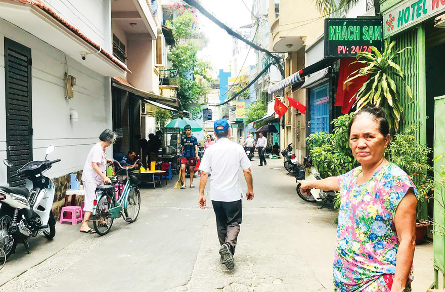 Con hẻm này trước đây rộng chỉ đủ chiếc xe máy, nay cơi nới rộng tới 4m