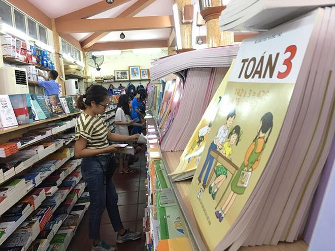 Cần tách bạch các khâu làm SGK để chống độc quyền. Ảnh: Nghiêm Huê 