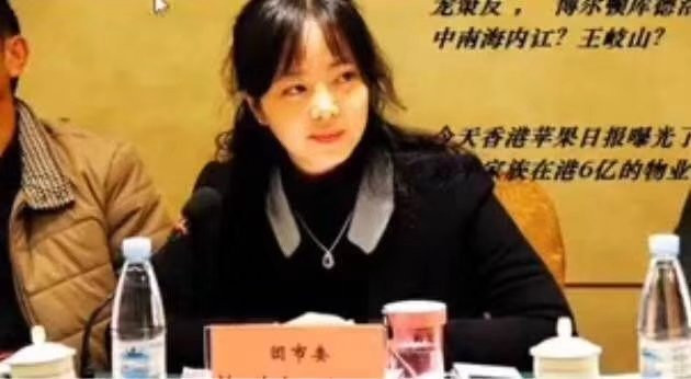 Cao Ca, người vợ trẻ của Mạnh Hoành Vĩ đang sống ở Pháp 