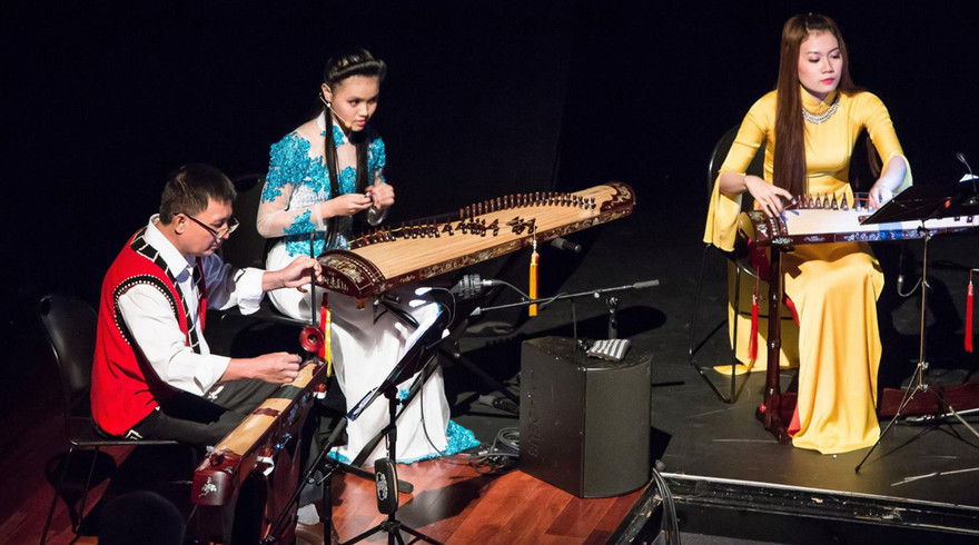 Các nhạc cụ dân tộc trong vở diễn Daddy! Why did you leave me?