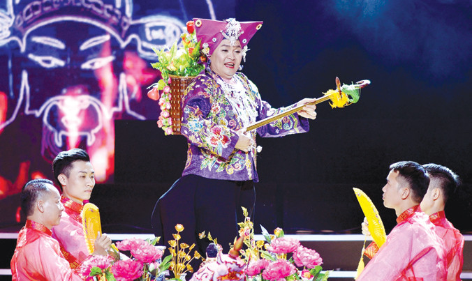 Lên đồng ngày càng được khai thác ở khía cạnh sân khấu hóa. Ảnh: Toan Toan.