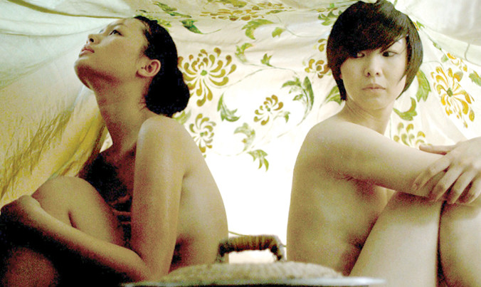 Cảnh nóng có tính nghệ thuật, thẩm mỹ vẫn an toàn qua cửa kiểm duyệt (cảnh trong phim “Chơi vơi”, đạo diễn Bùi Thạc Chuyên). Ảnh: Toan Toan.