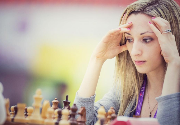 Nữ kỳ thủ sẽ phải mặc hijab nếu đến Iran