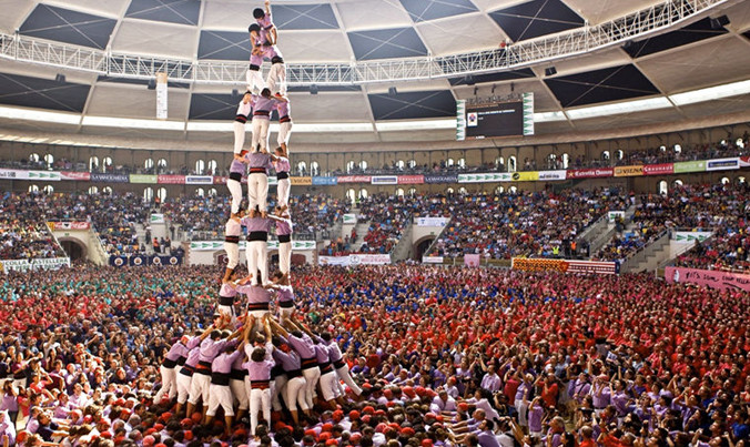 Thi xây tháp bằng người