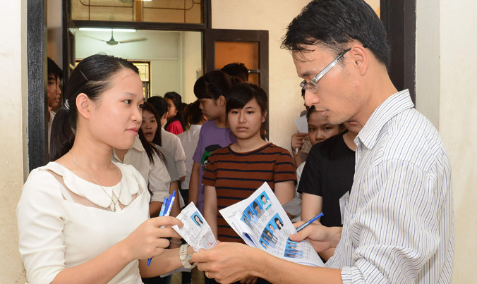 Nhiều trường lo lắng tổ chức thi học kỳ như thi THPT quốc gia để đánh giá năng lực học sinh.