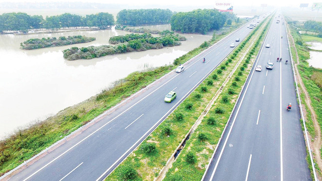 Dự án đầu tư cao tốc Bắc - Nam đang có nhiều ý kiến trái chiều. Ảnh: Hồng Vĩnh.