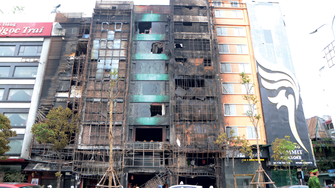 Theo đánh giá của cơ quan chức năng hầu hết các quán karaoke đều có thiết kế bít bùng. Ảnh: PV.