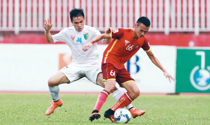 Hà Nội T&T (trái) quyết giành chiến thắng ở trận Siêu cúp ngày 29/12 tới, tạo sức bật cho đội trong mùa giải 2017 sắp khởi tranh. Ảnh: VSI.