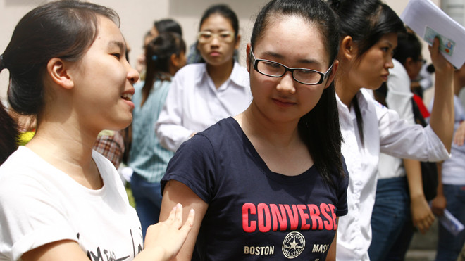 Sau giờ thi tốt nghiệp THPT Quốc gia 2016. Ảnh: Hồng Vĩnh.