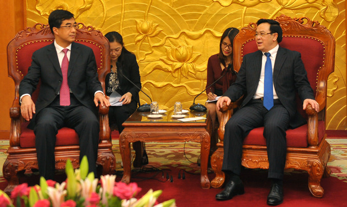 Trưởng Ban Đối ngoại T.Ư Hoàng Bình Quân (bên phải) tiếp Bí thư thứ nhất T.Ư Đoàn TNCS Trung Quốc Tần Nghi Trí. Ảnh: Xuân Tùng.