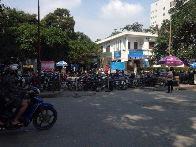 Bệnh viện sẽ tiếp tục duy trì hoạt động bãi gửi xe tạm sau ngày 15/10.