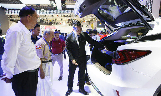 Triển lãm ô tô Việt Nam 2016 tại Hà Nội. Ảnh: Như Ý.