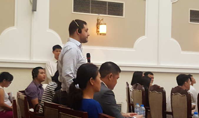 Một đại diện quỹ đầu tư ngoại quan tâm đến thủ tục khi trúng giá đấu VNM.