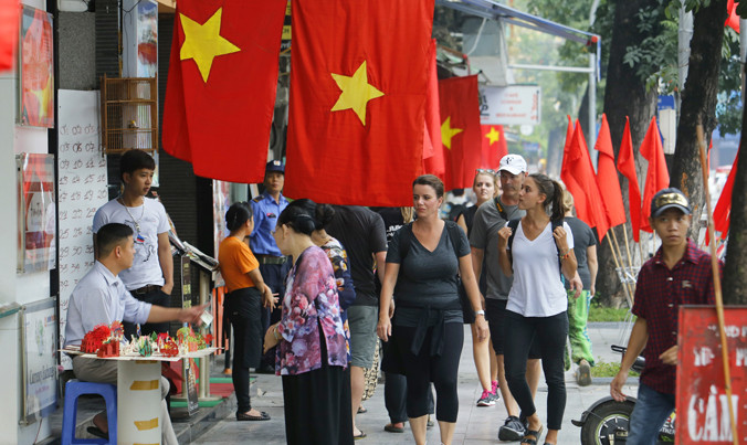 Du lịch Việt Nam đặt mục tiêu đón 11,5 triệu khách quốc tế trong năm 2017. Ảnh: Như Ý.