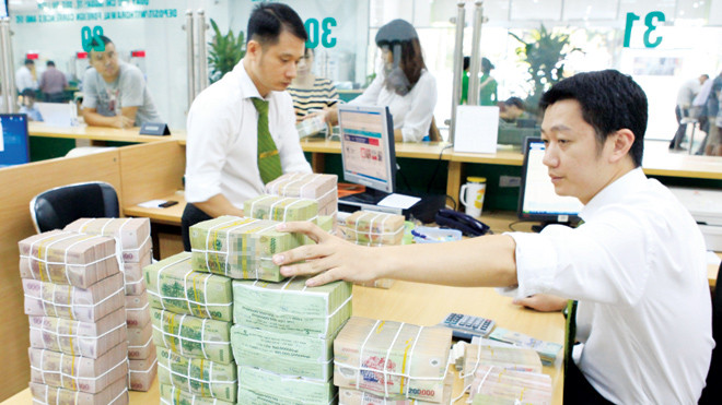 Trong khi nhiều DN còng lưng trả nợ thì có DN gửi ngân hàng cả ngàn tỷ. Ảnh: Như Ý.