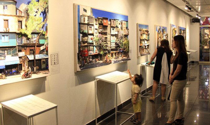 Công chúng có tìm thấy vẻ đẹp của các khu tập thể Hà Nội qua triển lãm “Thay hình đổi mặt”? Ảnh: N.M.Hà.