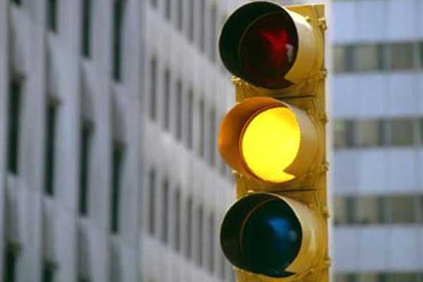 Quy định mới về đèn vàng: 'Dừng lại nguy hiểm, nhanh chóng đi tiếp'