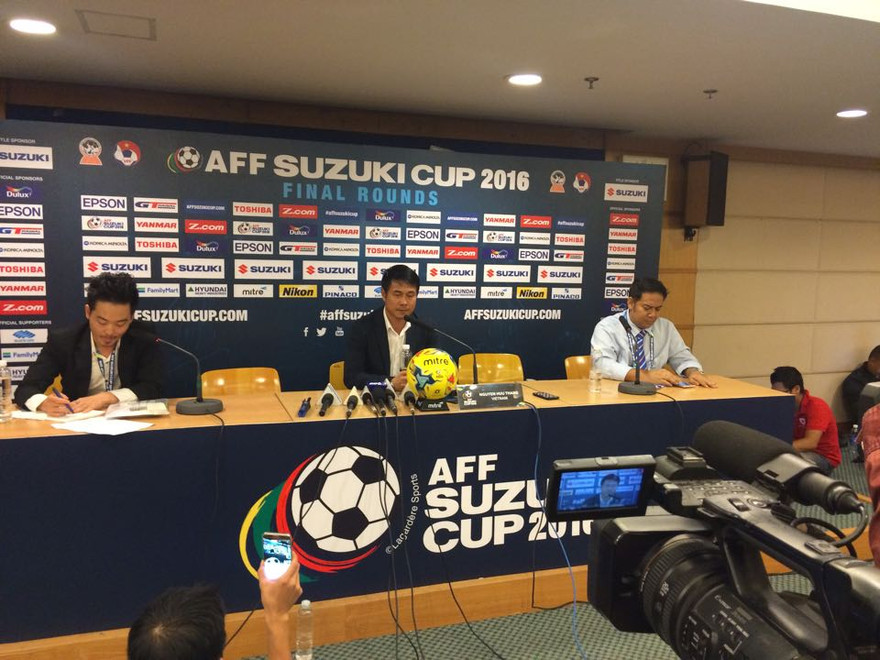 HLV Hữu Thắng: Trọng tài quá nghiêm khắc với Nguyên Mạnh