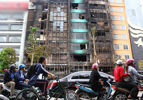 Hiện trường vụ cháy quán karaoke 68 trên đường Trần Thái Tông (Cầu Giấy, Hà Nội). Ảnh: Vnexpress