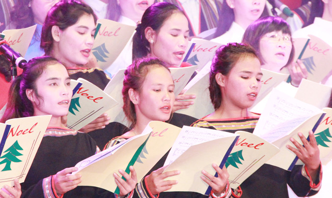 Một tiết mục văn nghệ tại Nhà thờ Chính tòa (Giáo xứ Thánh tâm) Đắk Lắk. Ảnh: Tuấn Anh.