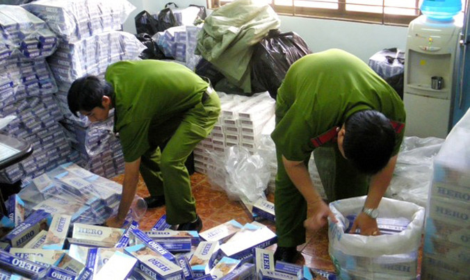 Cơ quan chức năng thu giữ thuốc lá lậu tại An Giang. Ảnh: CTV.