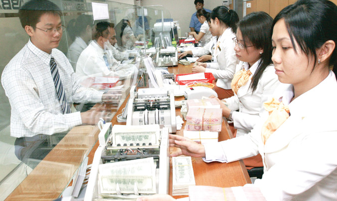 Mua vào hay bán ra USD lúc này, là câu hỏi không dễ trả lời. Ảnh: Như Ý.