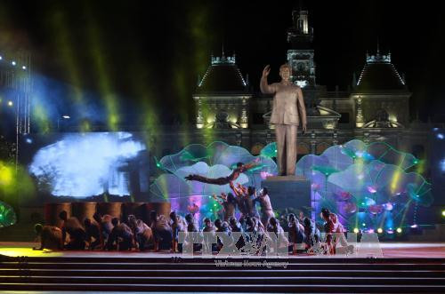 Tiết mục văn nghệ đặc biệt trong chương trình kỷ niệm. 