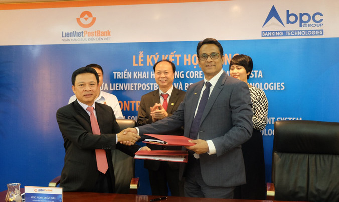 Đại diện lãnh đạo LienVietPostBank và BPC Banking Technologies tại lễ ký.