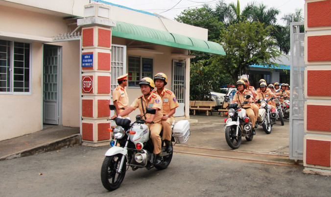 Lực lượng CSGT TPHCM ra quân mở đợt cao điểm kiểm tra các phương tiện giao thông trong dịp Tết.