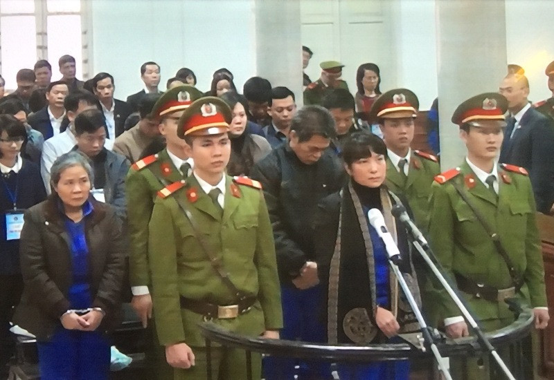 Các bị cáo trong phiên xử.