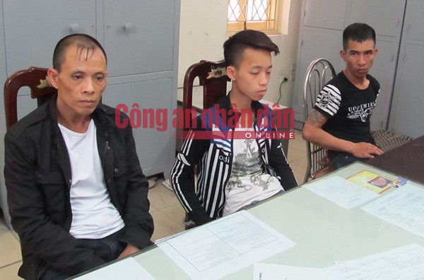 Các đối tượng tại cơ quan Công an.