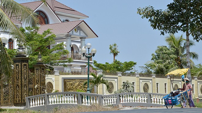 Căn biệt thự hoành tráng của ông Trần Văn Truyền tại Bến Tre.