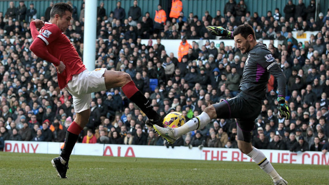  Một pha bóng thủ thành Hugo Lloris của Tottenham chơi xuất sắc trước các cầu thủ Man United. Ảnh: ESPN.co.uk