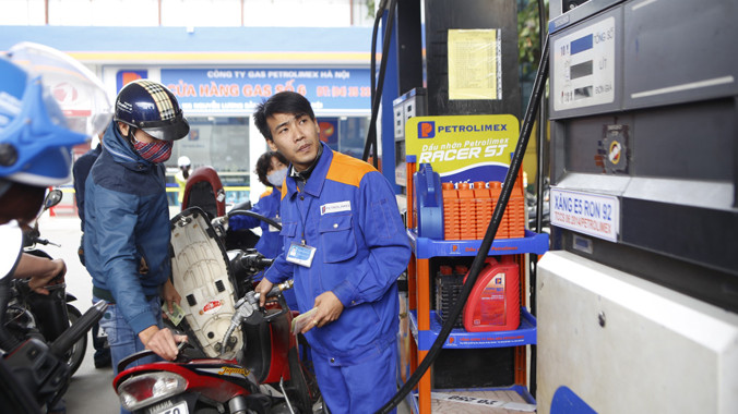 Giá xăng dầu giảm đang gây thất thu hàng nghìn tỷ đồng cho ngân sách nhà nước. Ảnh: Như Ý