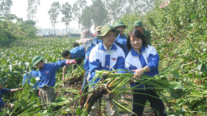  Tình nguyện vì cộng đồng là một trong những hoạt động giáo dục lối sống đẹp cho thanh niên. Ảnh: T.L