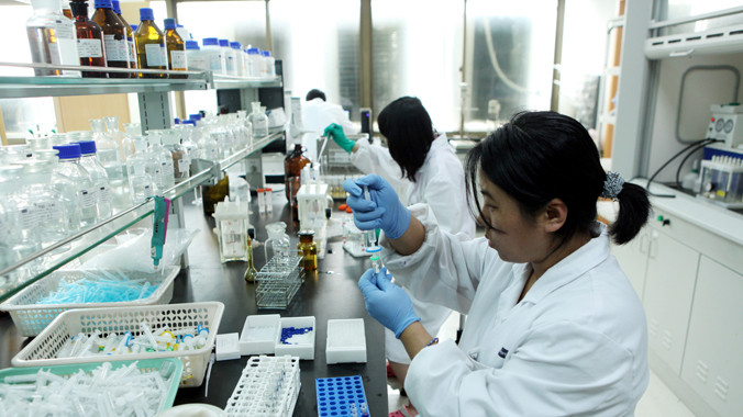 Ấn Độ lo ngại khủng hoảng y tế nếu quá phụ thuộc vào nguyên liệu thuốc Trung Quốc (Ảnh: minh họa)