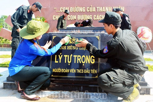 Phần mộ đồng chí Lý Tự Trọng. Ảnh: báo hà tĩnh