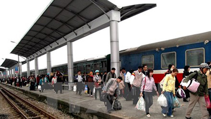 Ga Vinh tấp nập hành khách dịp cuối năM. Ảnh: TTXVN