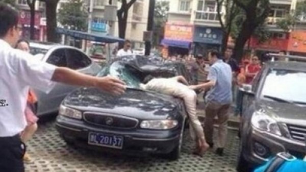 Tướng Khương Trung Hoa nhảy lầu tự sát trong cuộc chiến đánh Hổ lần thứ 1