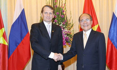 Chủ tịch Quốc hội Nguyễn Sinh Hùng chủ trì Lễ đón và hội đàm với Ngài Sergey Yevgenyevich Naryshkin, Chủ tịch Duma Quốc gia. Ảnh: TTXVN