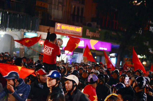 Hãy là một CĐV thông minh trước khi là một khán giả cuồng nhiệt. 