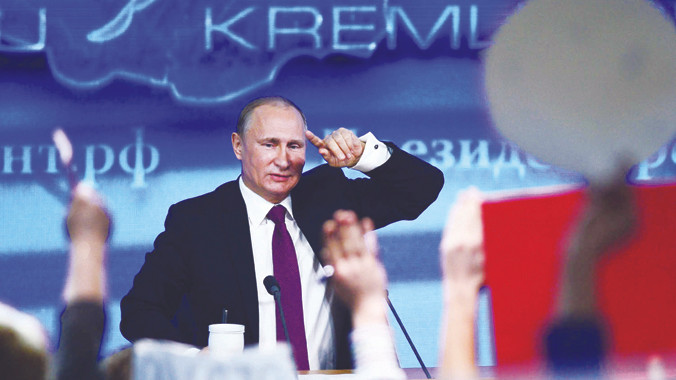 Tổng thống Nga Vladimir Putin thảo luận khủng hoảng tiền tệ, tình hình Ukraine và quan hệ với phương Tây trong cuộc họp báo cuối năm 2014. Ảnh: Getty Images