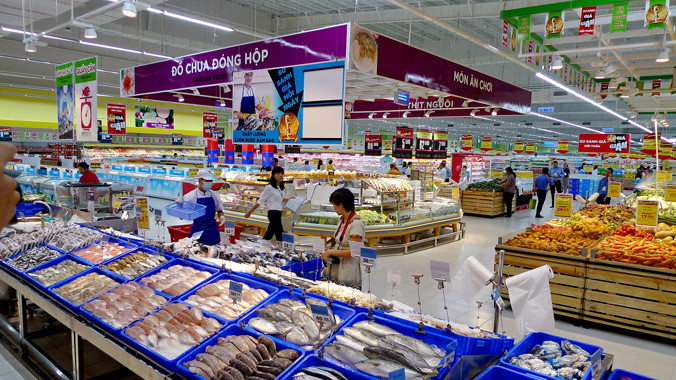 Hàng hóa phong phú, đa dạng được phân loại và trưng bày theo khu vực riêng, thuận tiên cho khách mua sắm.