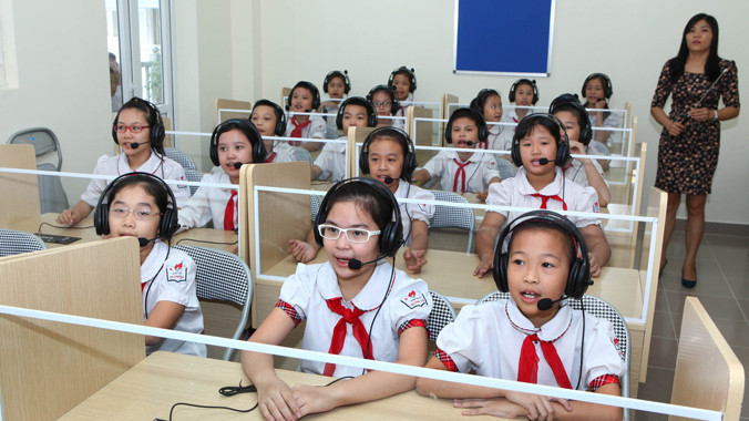 Giờ học của giáo viên và học sinh của trường Tiểu học Quỳnh Lôi. Ảnh: TTXVN