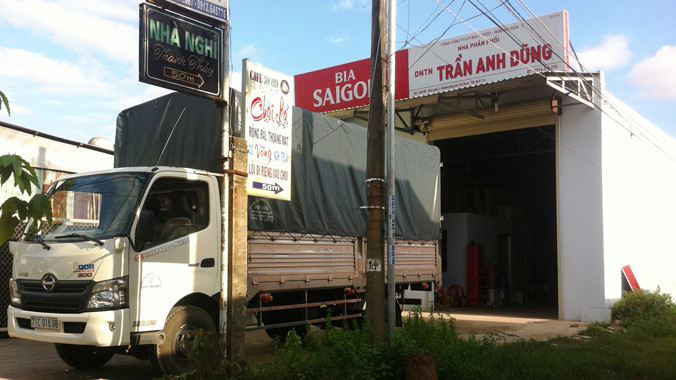 Đại lý bia vẫn hoạt động bình thường (ảnh chụp chiều 4/12). Ảnh: Nguyễn Tiến Hưng