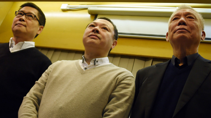 Ba người khởi xướng phong trào biểu tình Chiếm Trung tâm hôm qua tuyên bố đầu hàng. Ảnh: Today Online